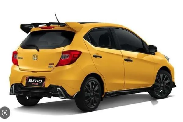 Honda Brio Satya generasi awal warna kuning